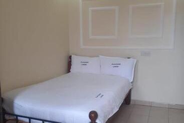 استراحتگاه Flavours Lounge Gilgil