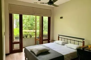 Aamiaismajoitus (B&B) Cozy Luxury Room With Balcony View !