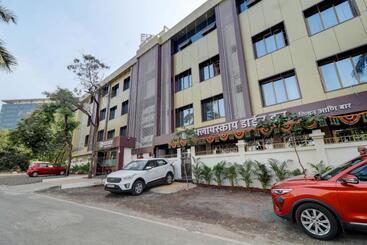 Hotel Flysky Rooms & Banquets