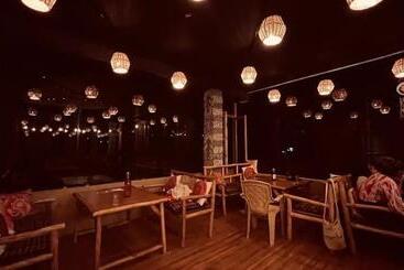 Mojo Cafe And Hostel