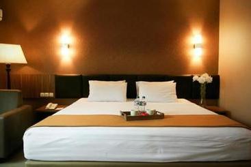 Raden Wijaya Hotel & Convention