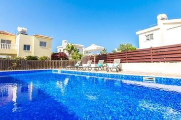 شقق خاصة سياحية Ayia Napa Holiday Villa 040