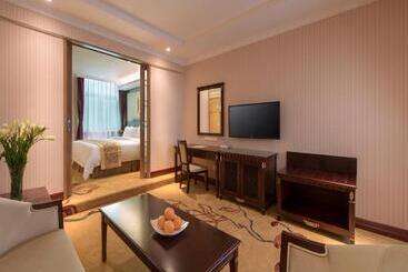 Vienna Hotel Dongguan Fenggang Yongsheng Street