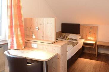 Gastwirtschaft & Hotel Doll