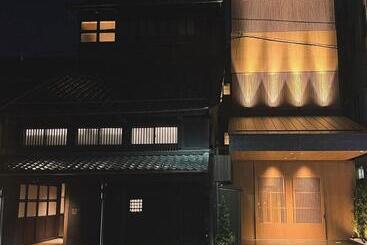 Ryokan 黒梅屋 Kurumiya