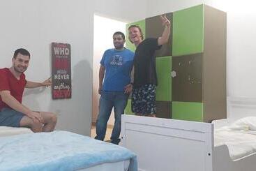 Aladdin Hostel In Kuwait City