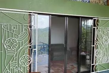 ベッドアンドブレックファースト Banahaw Circle Nature Retreat