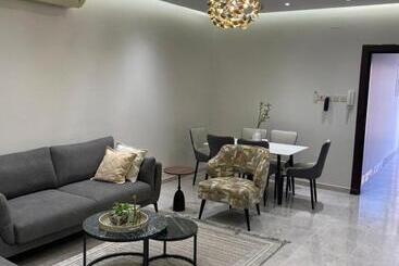 هتل شقة ثلاث غرف وصالة دور ارضي مدخل خاص وباركنج سيارة