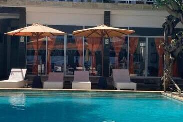 酒店 Villa Agung Beach Inn