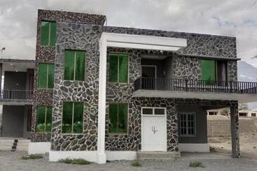 پانسیون Sarfaranga Residency