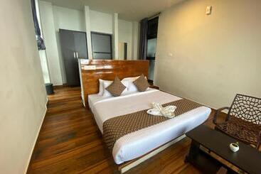 Resort Hill Monk  Dazzling Vega