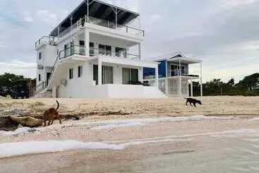 Villas Secreta Beachfront Resort