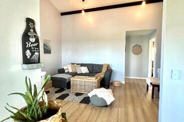 Общежитие Valkyrie Guesthouse   1km From Seljalandsfoss