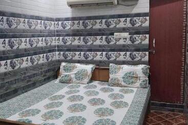 بنسيون Radha Krishna Guest House