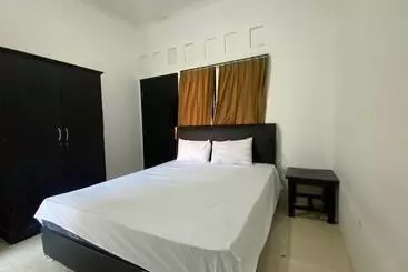 ホテル Oyo Life 93255 Kosan Teratai Jaya