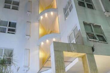 Parra Hotel & Suites