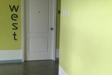 هتل Azure Urban Resort Residences