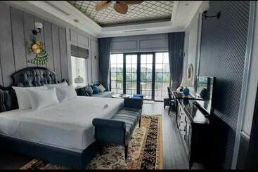 Отель Vườn Vua Resort & Villas