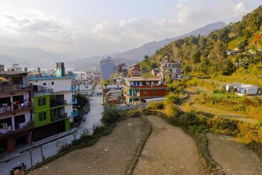 Roamers Inn   Hostel