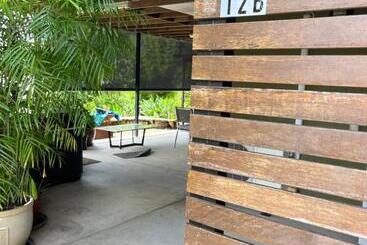 Пансион Cooloola Cove Hideaway