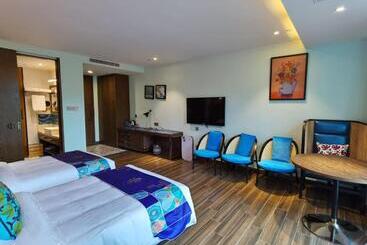 Hotelli Overseas Chinese Town Nanyang Inn