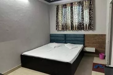 Oyo Hotel Raj Mahal