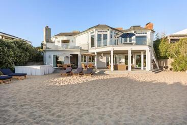 리조트 Malibu Dunes By Fieldtrip Expansive Hamptons Style Estate W Private Beach Backyard