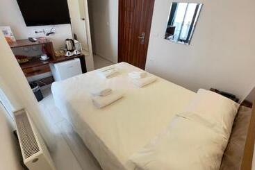 Отель The Lavington