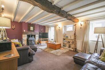 Charming 5 Bed Cottage In Old Sodbury Bristol