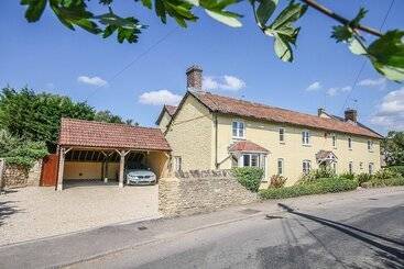 Charming 5 Bed Cottage In Old Sodbury Bristol