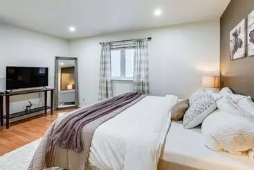 Mökkimajoitus Modern Fairbanks Retreat: 11 Mi To Downtown!