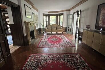 Пансион The Dery House