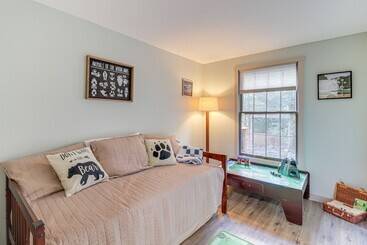 Vidéki Ház 1/2 Mi To Bear Creek Lake: Gem W/ Fire Pit!