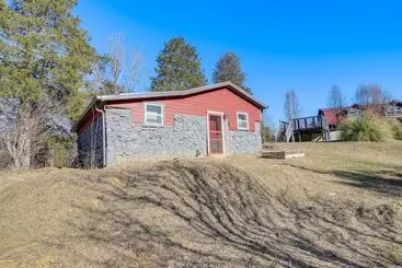 Cozy Cottage W/ Pool Btwn Knoxville & Pigeon Forge