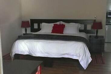 Hostal The Place Guest House