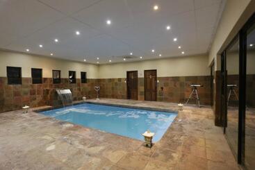 Pension Shangri La Manor