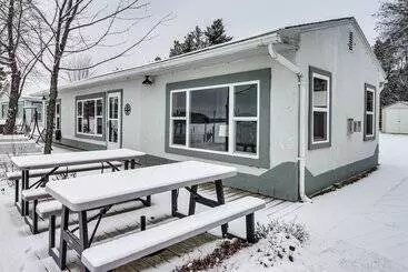 Mökkimajoitus Lake Hubert Cabin W/ Private Deck + Boat Dock