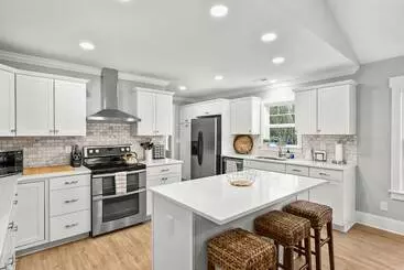 Mökkimajoitus Dock Days By Avantstay Swimming Platform, Dock