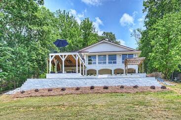 بيت ريفى Hummingbird Home By Avantstay Boat House + Dock