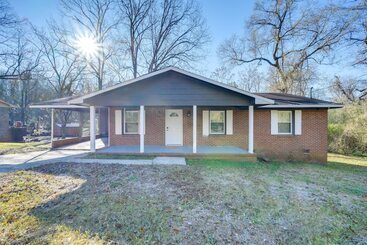 Сельский дом Lovely Forsyth Home ~ 2 Mi To Tift College!