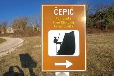 Rezydencja Beautiful Villa Dussich In Oprtalj, Novaki