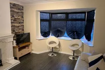 Residenssi Lovely Contractor/family House London