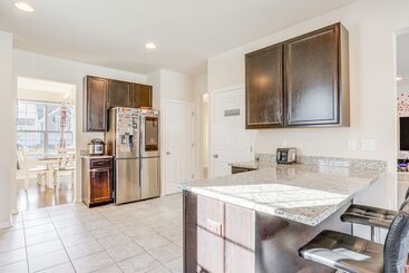 Mökkimajoitus Spacious Ewing Township Home: Home Gym & Deck!