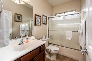 بيت ريفى Stylish Surprise Home W/ Private Pool & Game Room!