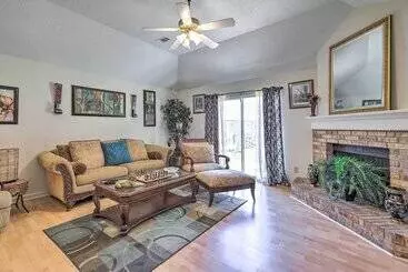 Mökkimajoitus Charming Stockbridge Home: 23 Mi To Atlanta!