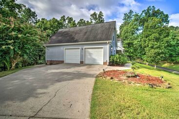 קוטג'' Charming Trenton Home W/ Mtn Views & Patio!