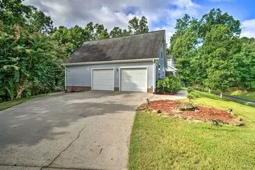 Mökkimajoitus Charming Trenton Home W/ Mtn Views & Patio!