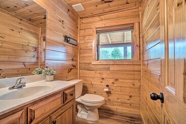 별장 Cozy Cabin Living By Lake Chatuge W/ Covered Patio
