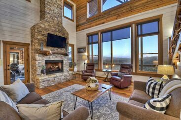 별장 Luxe Mineral Bluff Cabin W/ Private Hot Tub!