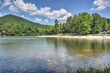 Dom wiejski North Georgia Log Cabin Located In Bent Tree!